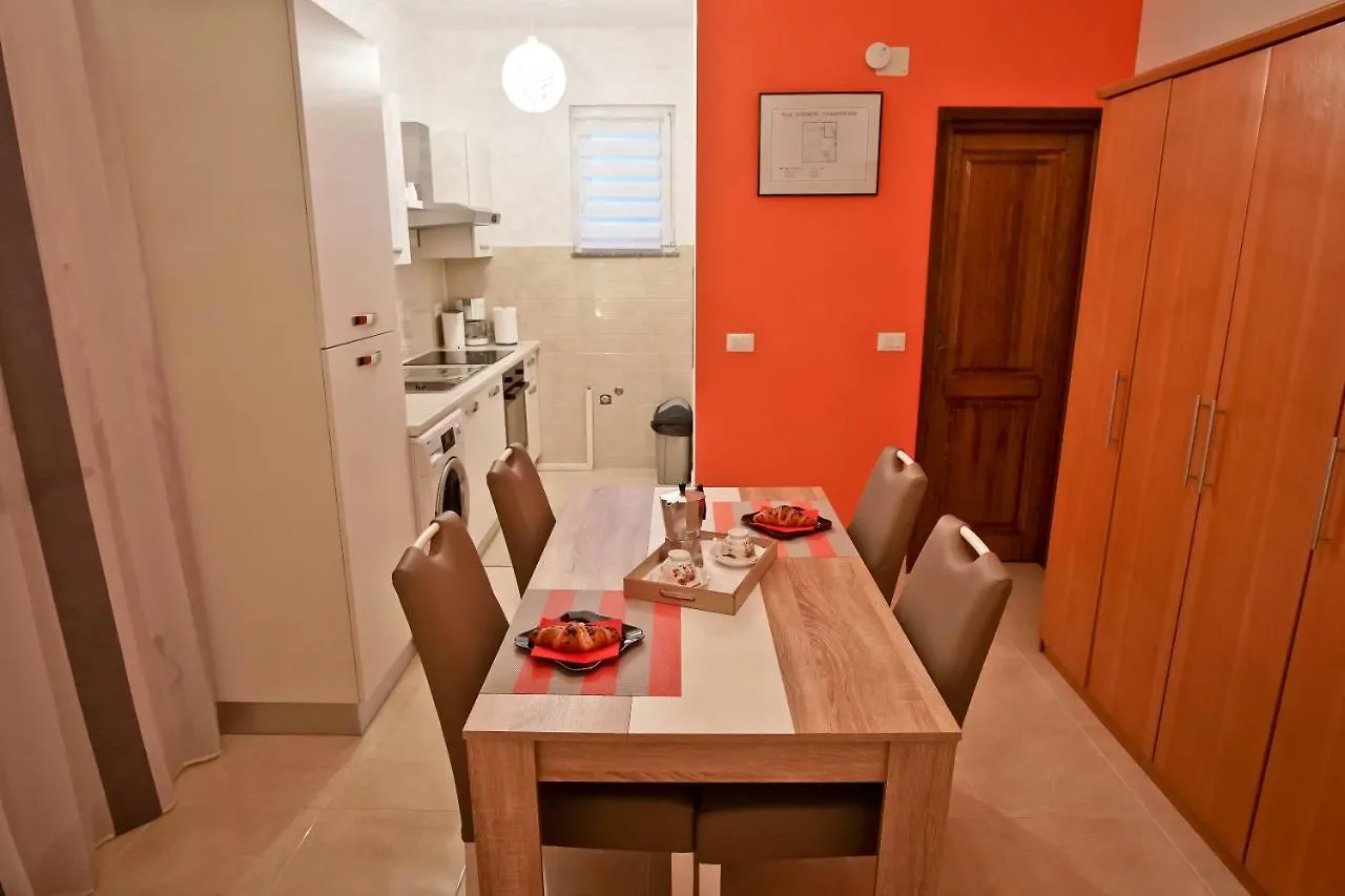 House Monte Cherpo Pola 0*,