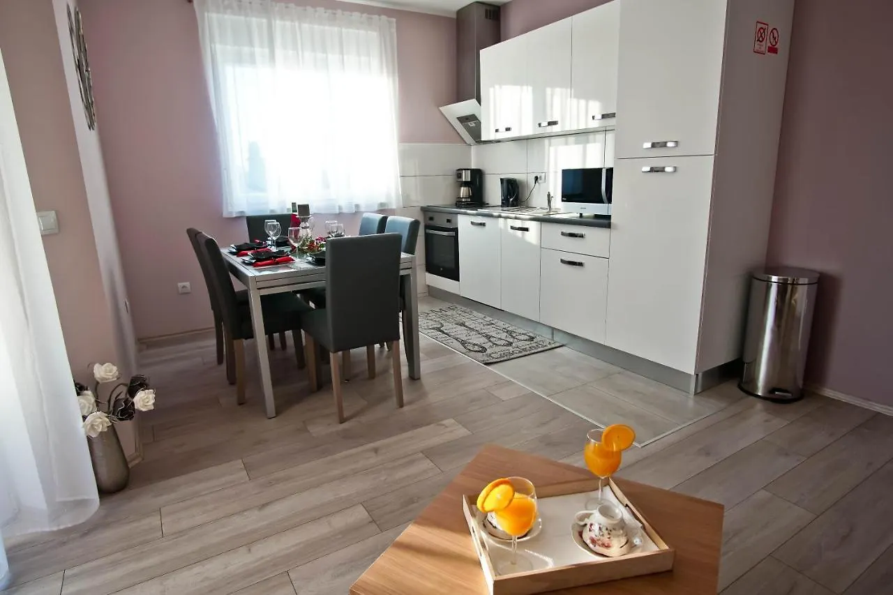 House Monte Cherpo Pola 0*,  Croazia